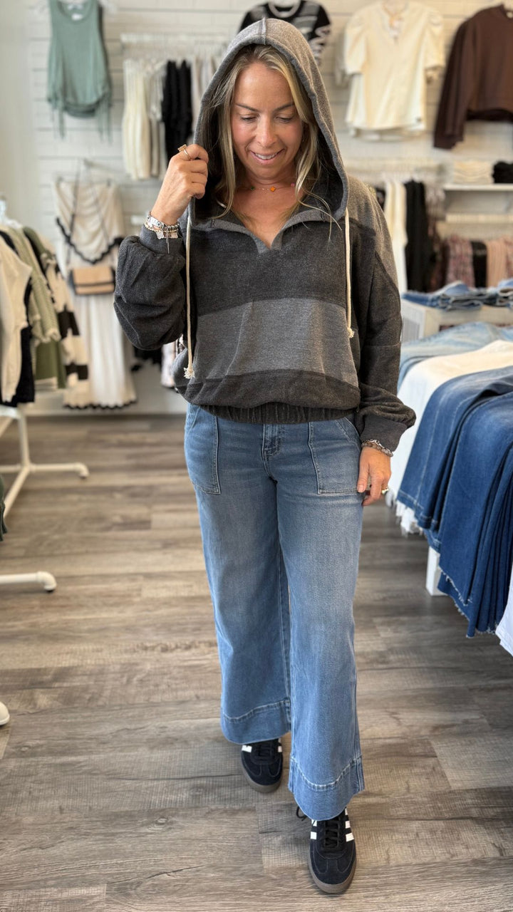 Contrasting Charcoal Elasticized Waist Hoodie