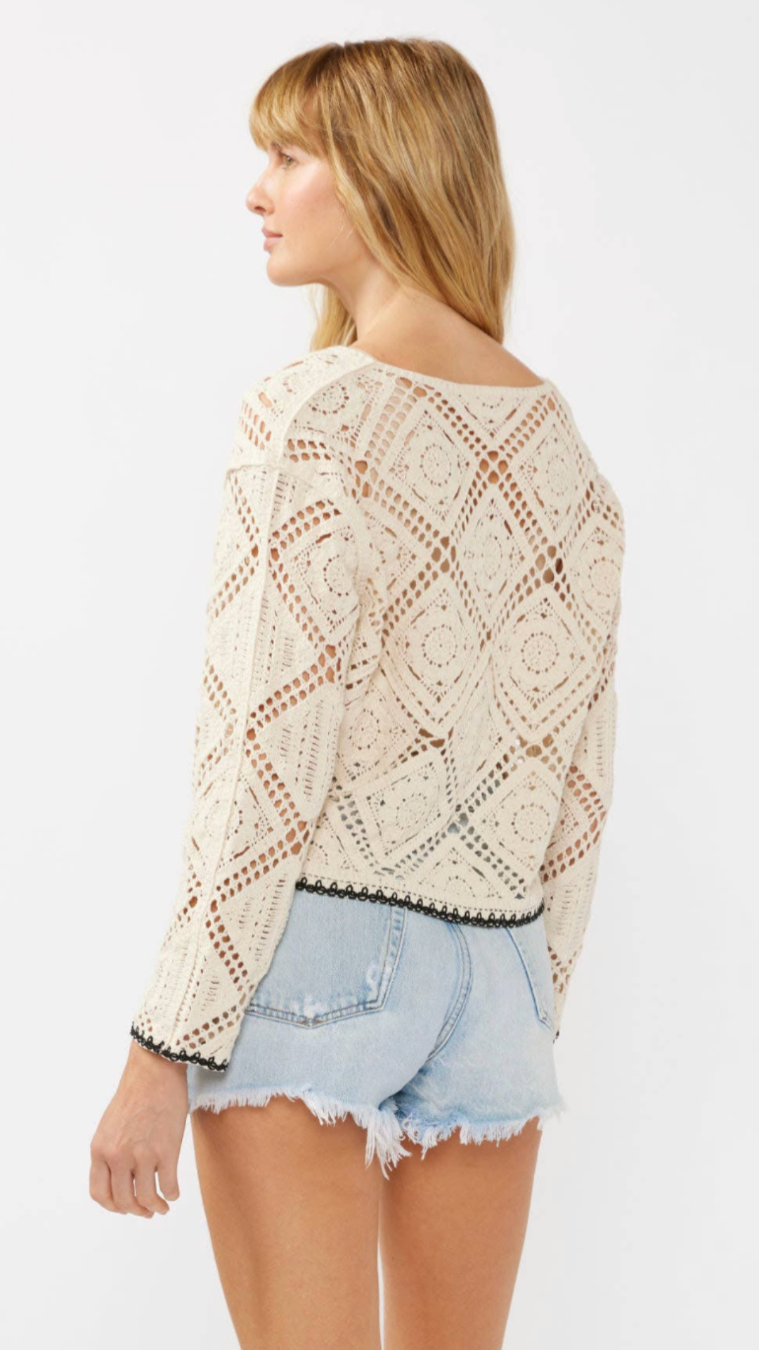 Long Sleeve Diamond Floral Crochet Crop Top
