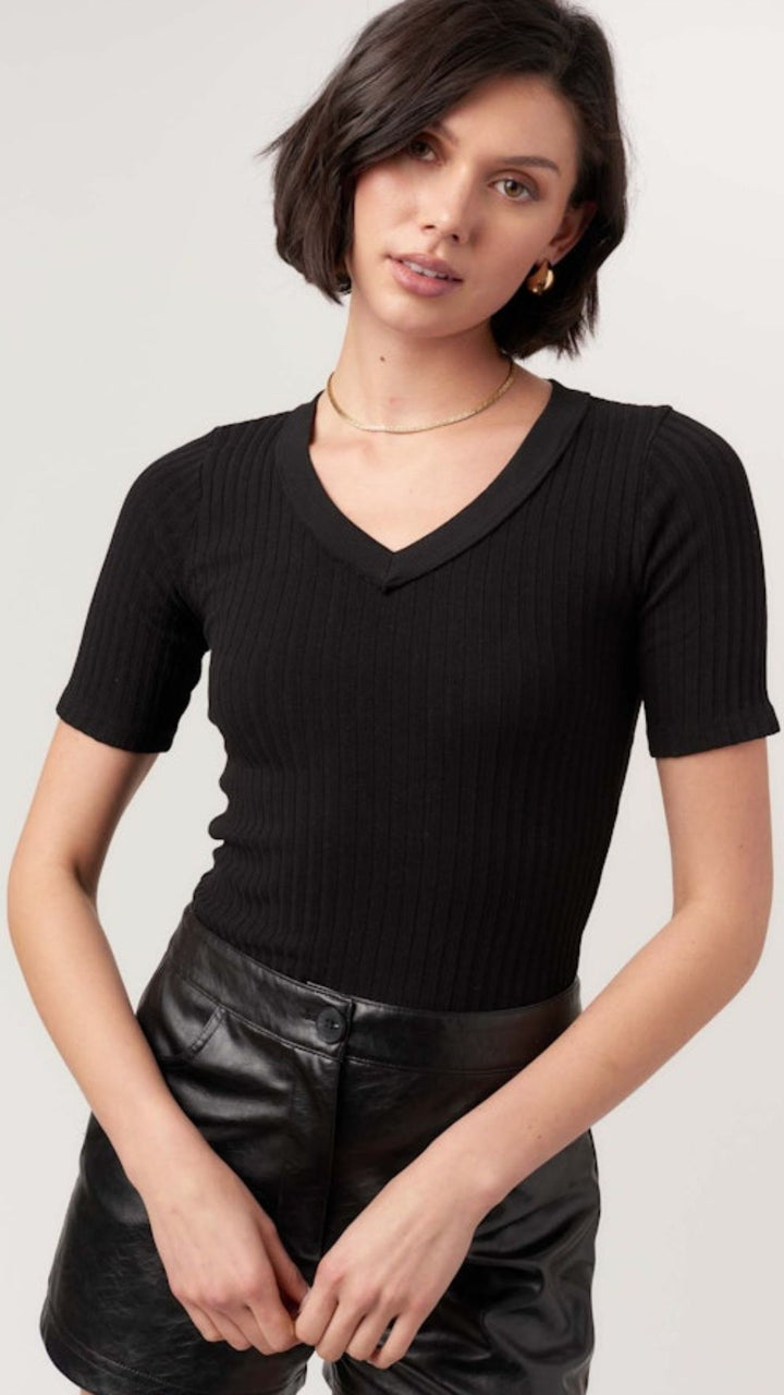 Black Brooks Heathered Elbow Sleeve V Neck Tee