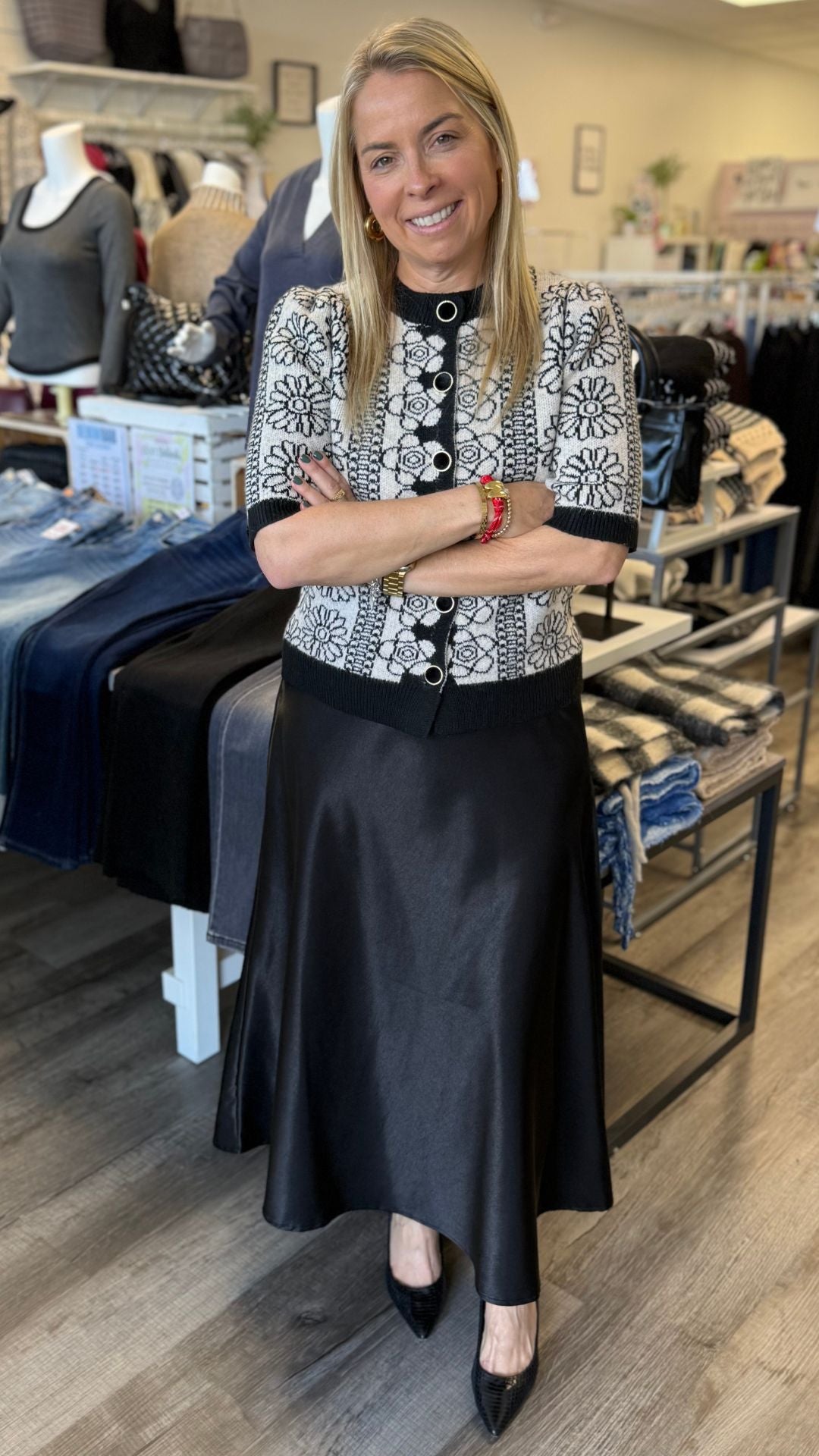 Short Sleeve Floral Detail Knit Cardigan Sweater