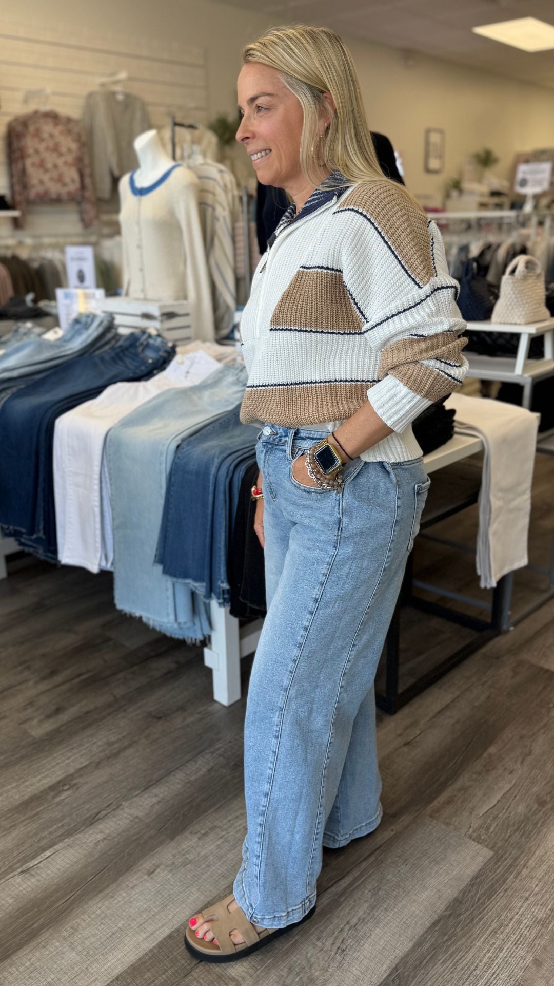 Mid Rise Light Wash Wide And Barrel Jeans