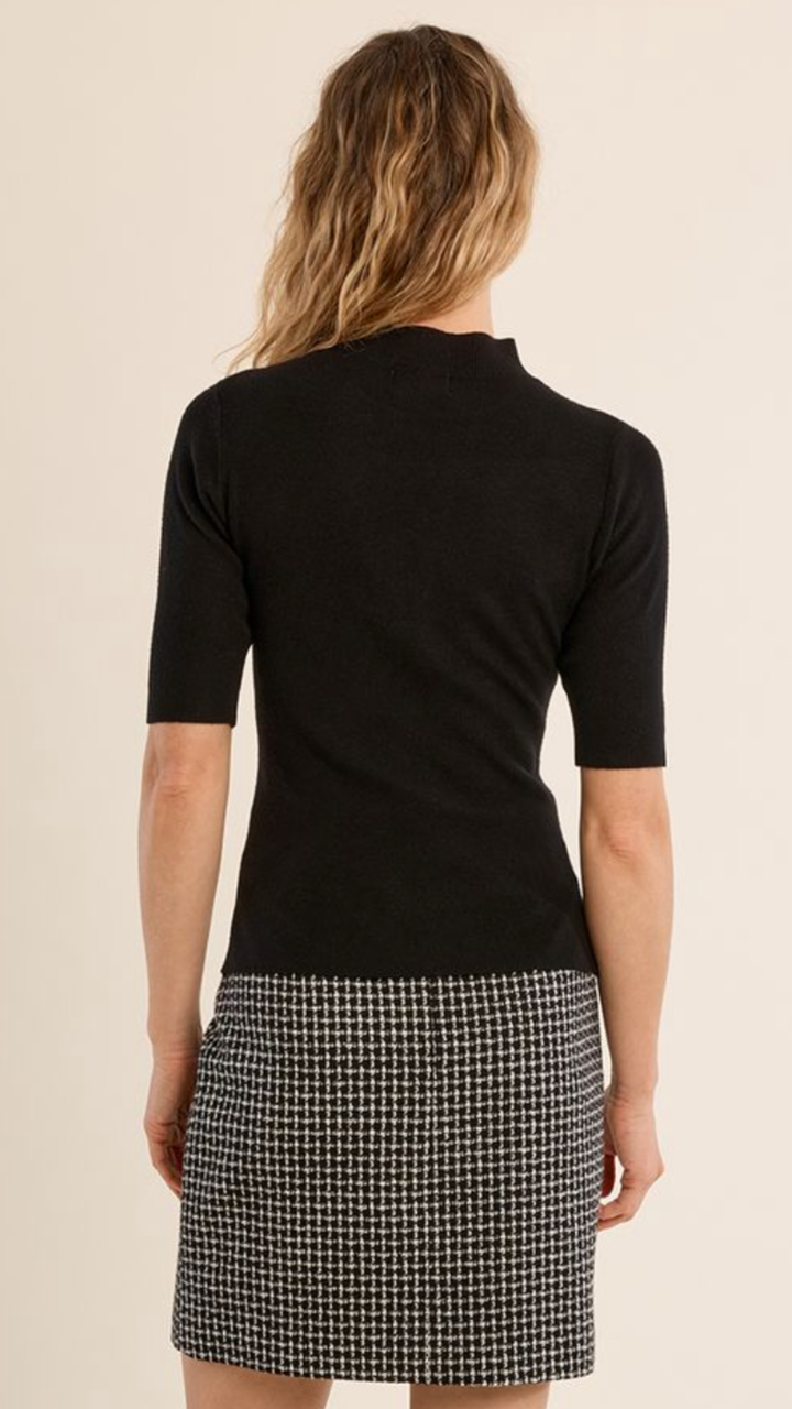 Black Quarter Sleeve Sweater Top