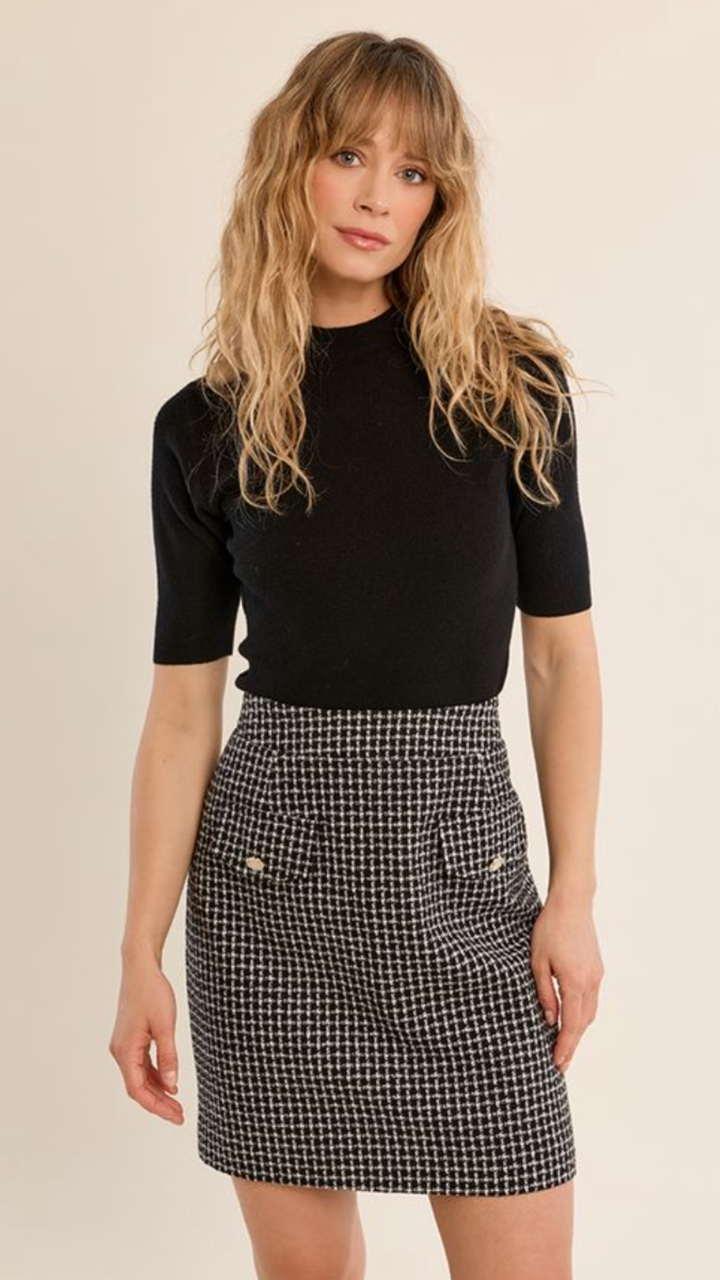 Black Quarter Sleeve Sweater Top