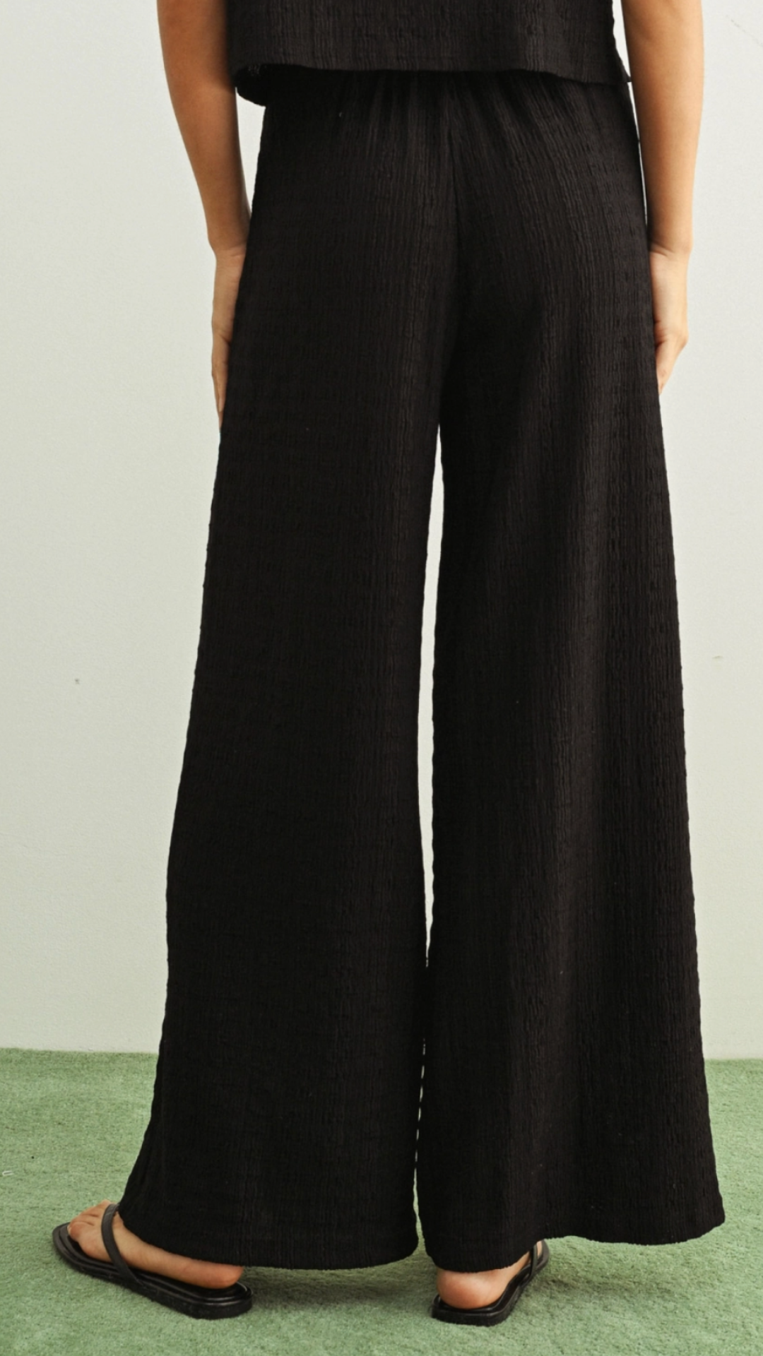 Black Crinkled Fabric Sleeveless Button Front Top And Bottoms Set